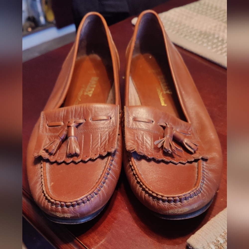 Bally of Switzerland "Sidney" is a rare medium brown. Like new.